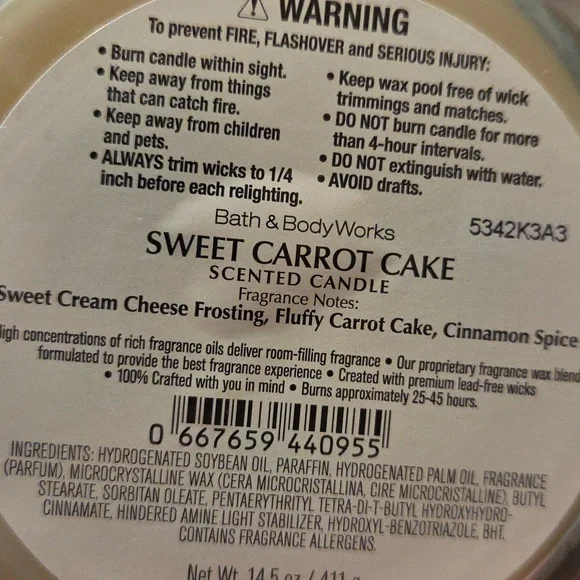 Nwt 🐇Sweet Carrot Cake Candle 🐰 - Picture 3 of 4